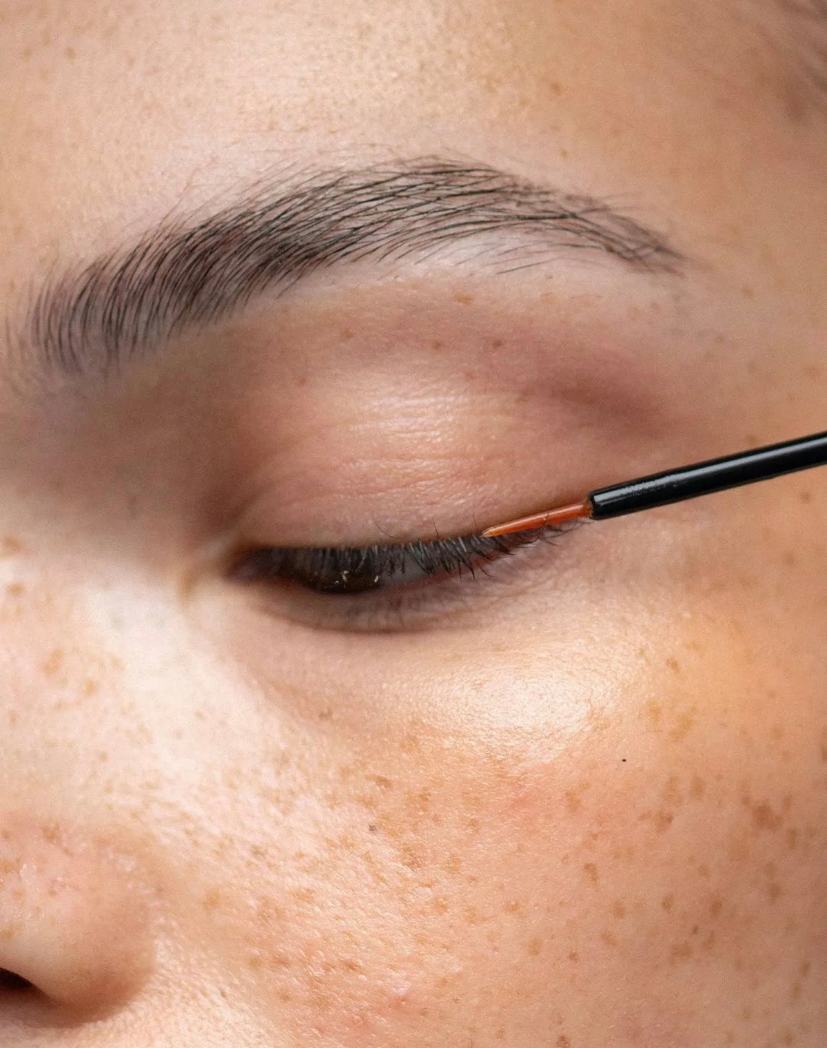 Uk eye serum